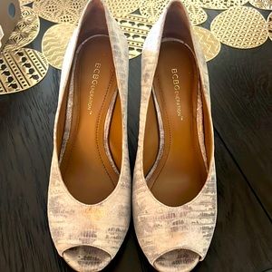 BCBG wedges size 8 - EUC